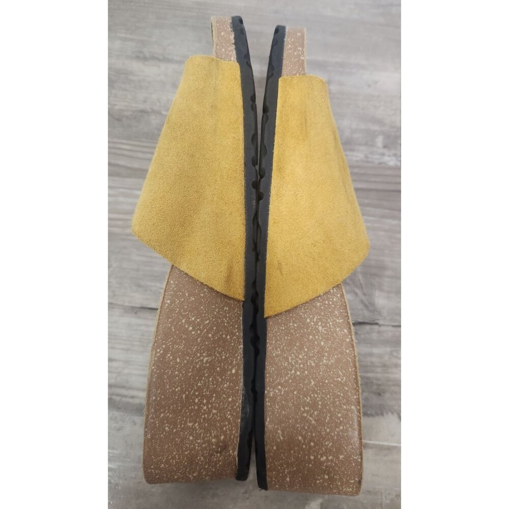 Marina Luna Women's Sz. 7 Golden Yellow Suede Light Wedge Sandals - Picture 5 of 9